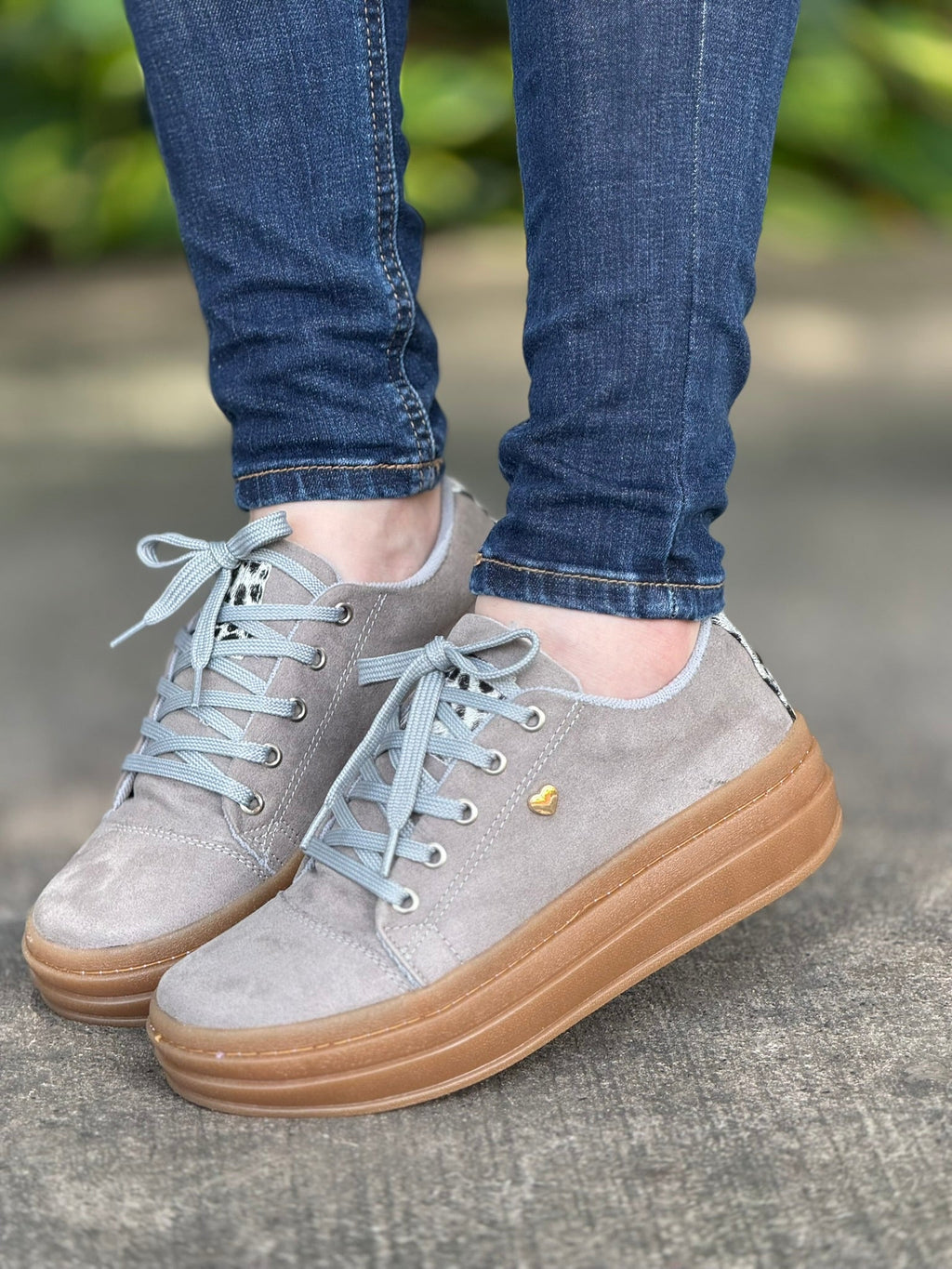 gid://shopify/MediaImage/41238683877665