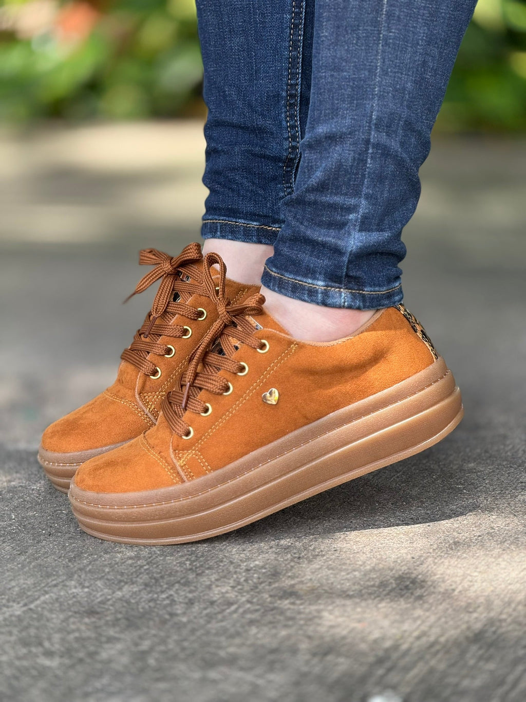 gid://shopify/MediaImage/41238683943201