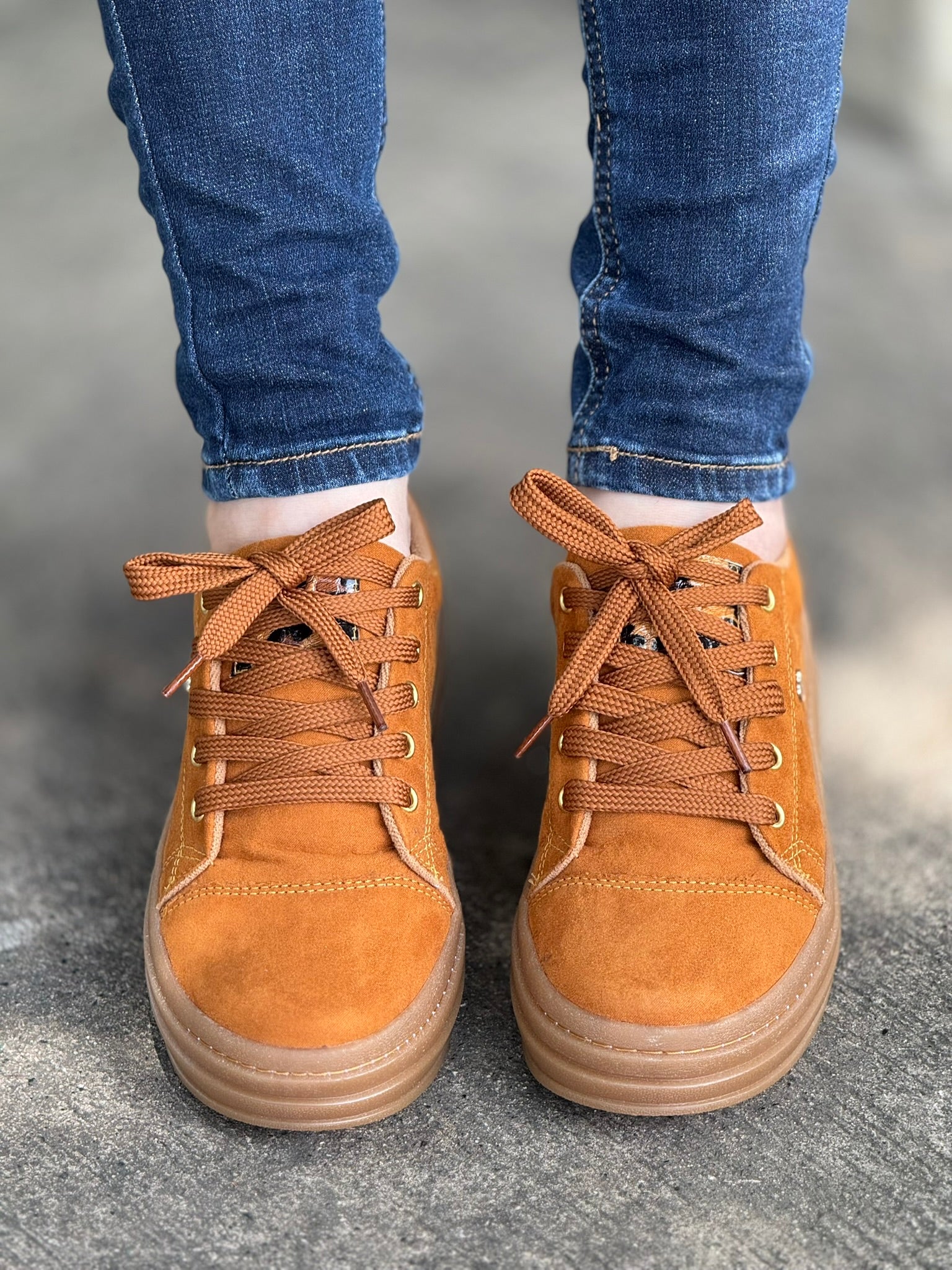 gid://shopify/MediaImage/41238683975969